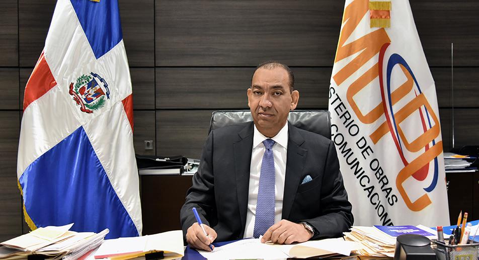 Ministro-de-Obras-Publicas-Deligne-Ascencion-1