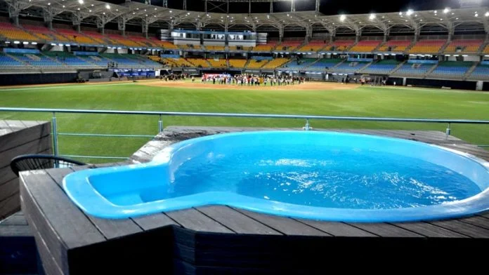 Jacuzzi-en-estadio-de-Macuto-696x392-1