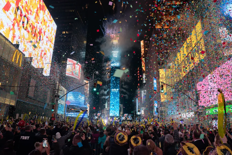 Ano-Nuevo-2023-Como-y-a-que-hora-ver-el-espectaculo-de-Times-Square-en-Nueva-York-GettyImages-1237490334