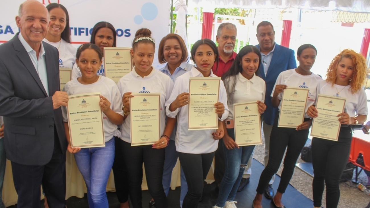 CTC entrega certificados a 670 jóvenes (1) (1) (2)