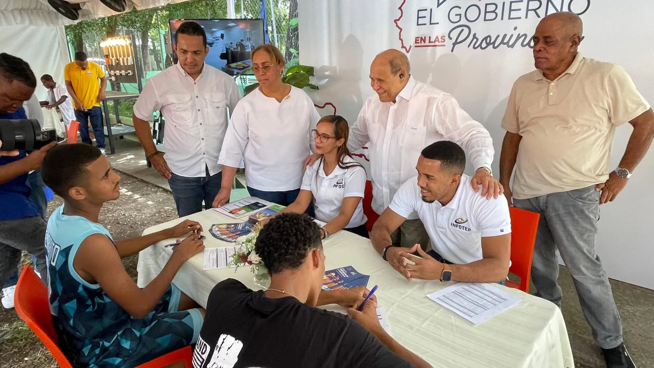 Operativo de admisión del INFOTEP en Villa Fundacion de San Cristobal