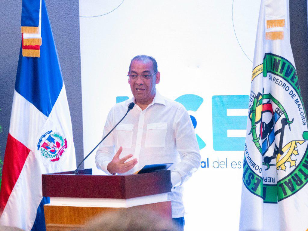 ministro-mopc-conferencia-uce-1024x768