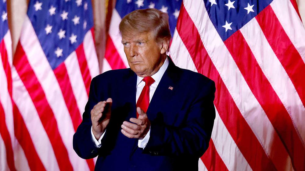 221118130556-trump-applauds-1115