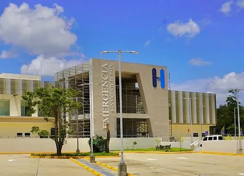 Este viernes, el Dr. Rafael Burgos Gómez, Director General de Bienes Nacionales @dgbnrdo y Honor (2)