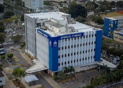 Fachada-Ministerio-de-Energia-y-Minas-1-1-750x536-1