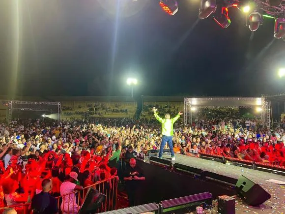 hector-acosta-en-azua