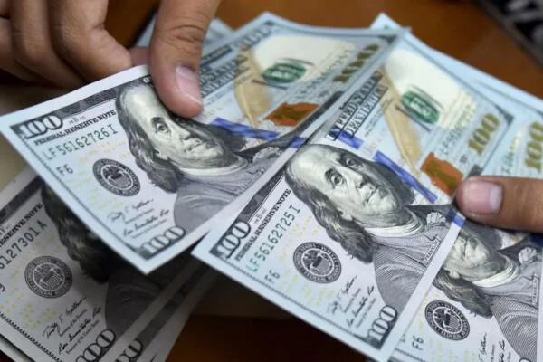 118-dolar-en-rd-7-4955-600x400