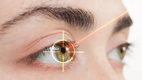 cambio-de-color-de-ojos_shutterstock_1954118587