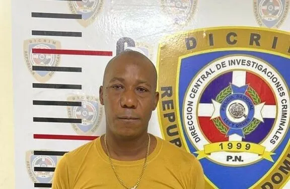 Policia-apresa-nacional-haitiano-se-hacia-pasar-por-consul-de-Brasil-576x375-1