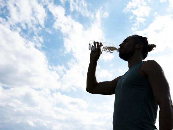foto_0000000420241209053850_athlete-drinking-water-with-copy-space
