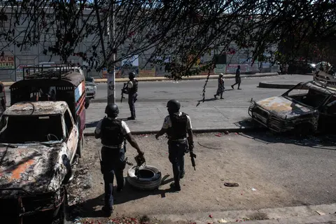 Policia-en-Haiti