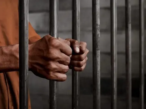89d41ee9-condenan-a-20-anos-de-carcel-a-hombre-por-robo-y-violacion-a-menor-de-edad-en-condominio-de-quintero-1572466c21075fcf1a366fe5ae74e59b-60d682cf416d7 (1)