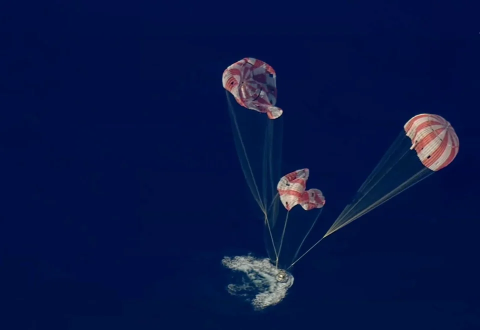 1775866192843_artemis_ii_parachutes_5