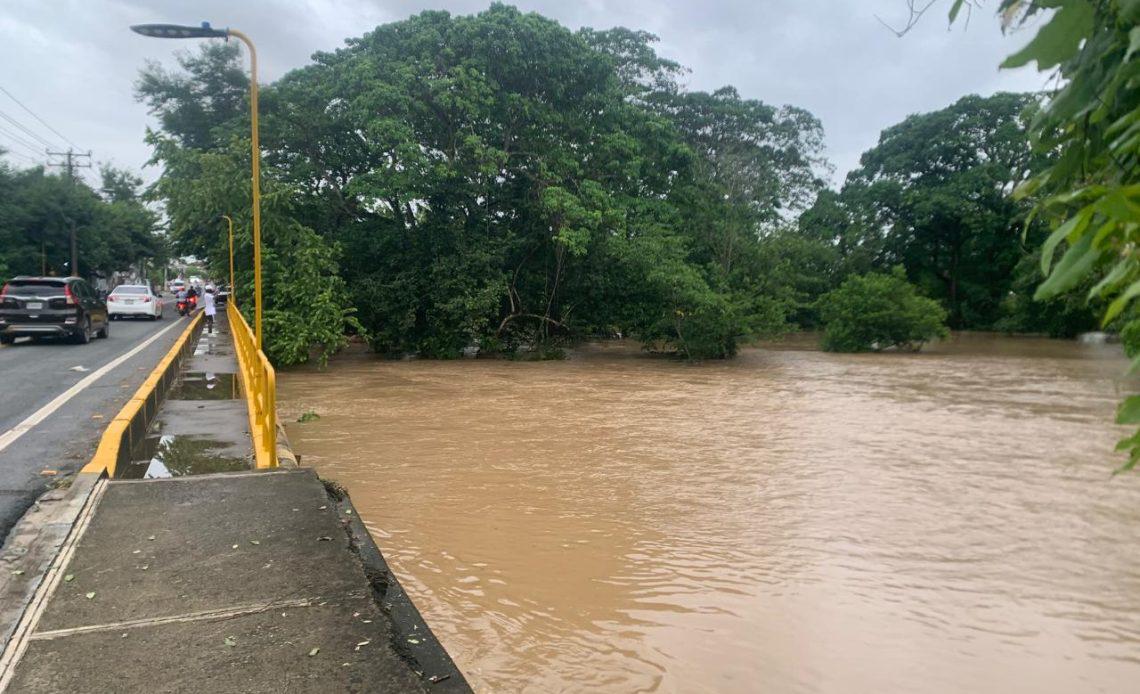 Inundaciones-en-Sanchez-Ramirez-1140x694