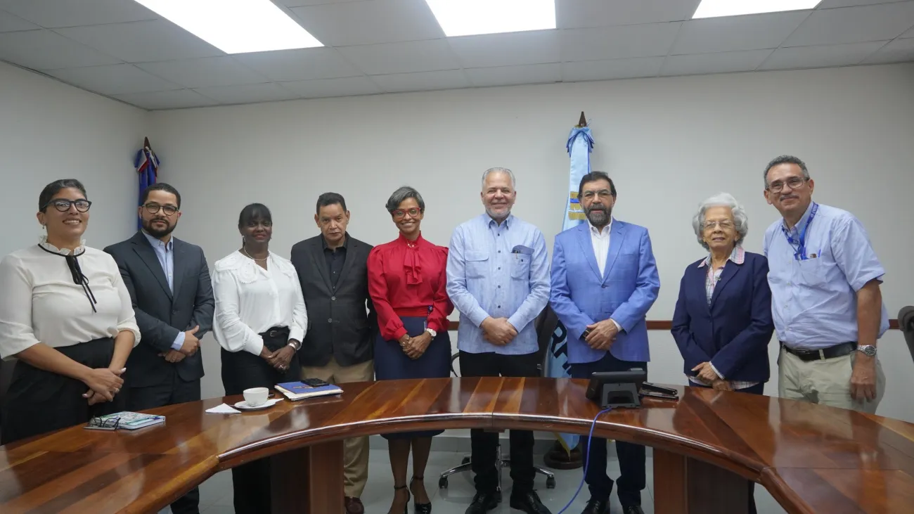 Representantes jurídicos y técnicos de ambas entidades durante la reunión de inicio de traspaso de la presa Guaigüí a EGEHID.