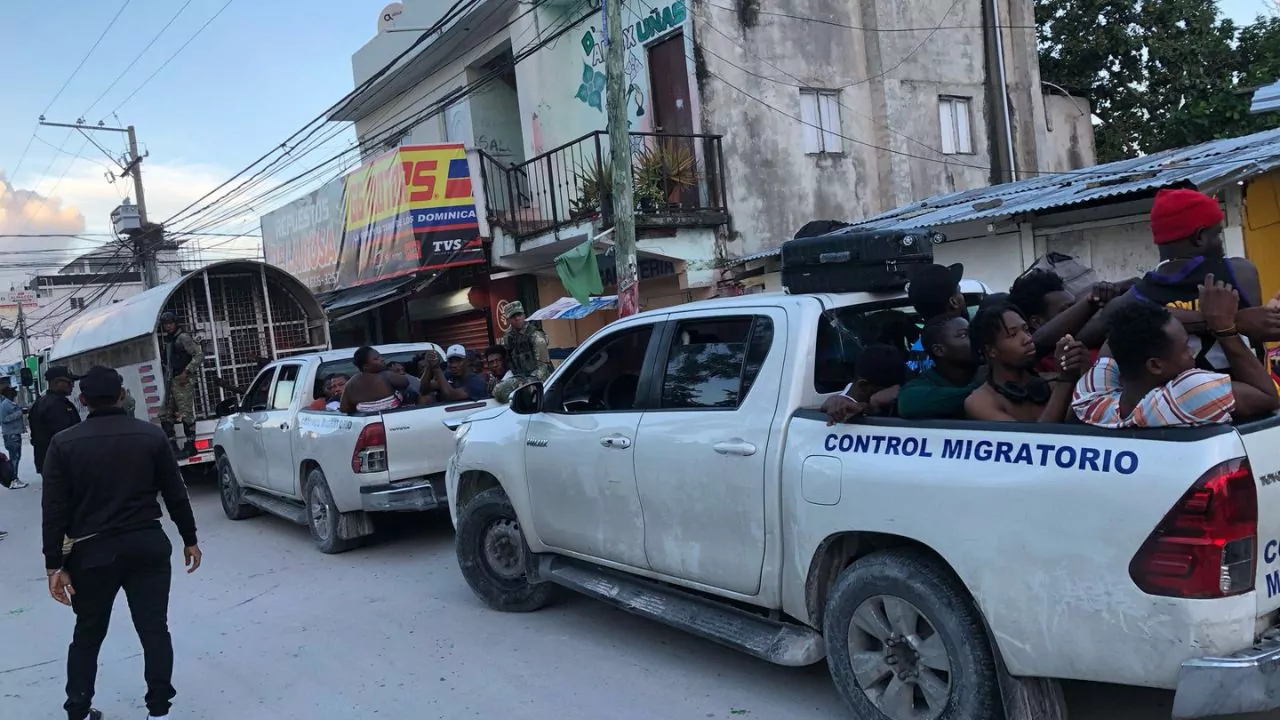 Haitianos-ilegales-deportados-por-la-DGM