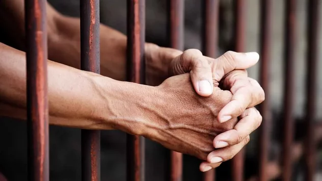 Hombre-en-prision