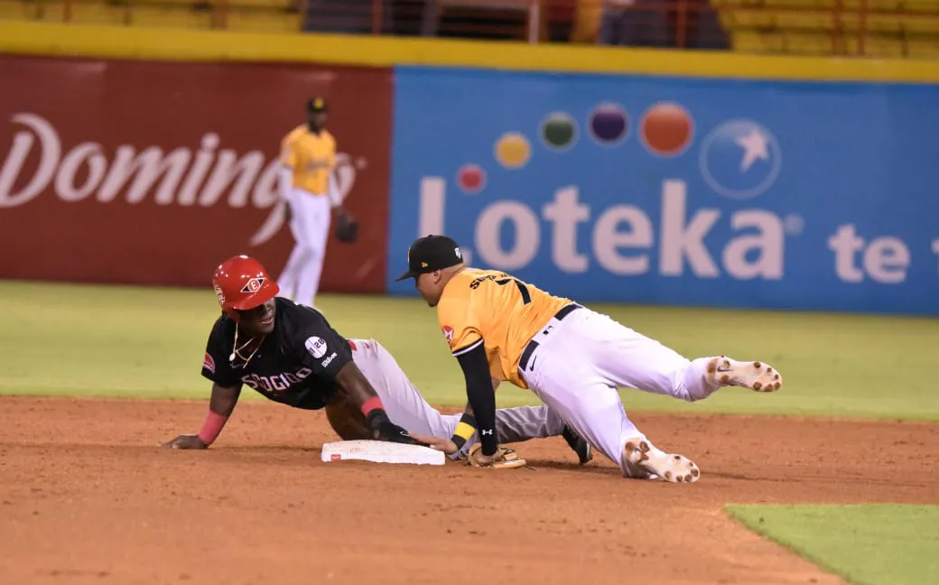 Leones-vs-Aguilas-1