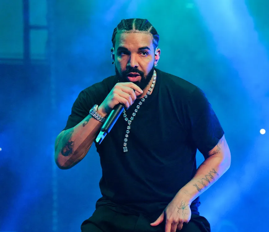 rapper-drake-performs-on-stage-during-lil-baby-and-friends-birthday-celebration-2022