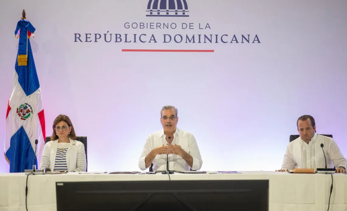 Presidente-Abinader-Paliza-y-Raquel-Pena-1140x694