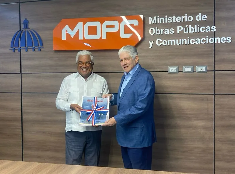 Encuentro institucional para el fortalecimiento del Estado  Nuestro director de @dgbnrdo y @cea_rd, Dr. Rafael A. Burgos Gómez, realizó una visita de cortesía al ministro de @mopcrd, Ing. Eduardo Estrella, dond