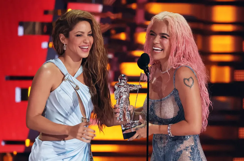 Shakira-Karol-G-2023-vmas-show-a-billboard-espanol-1548