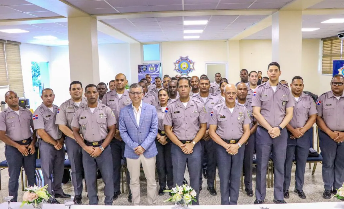 Policias-1140x694 (1)