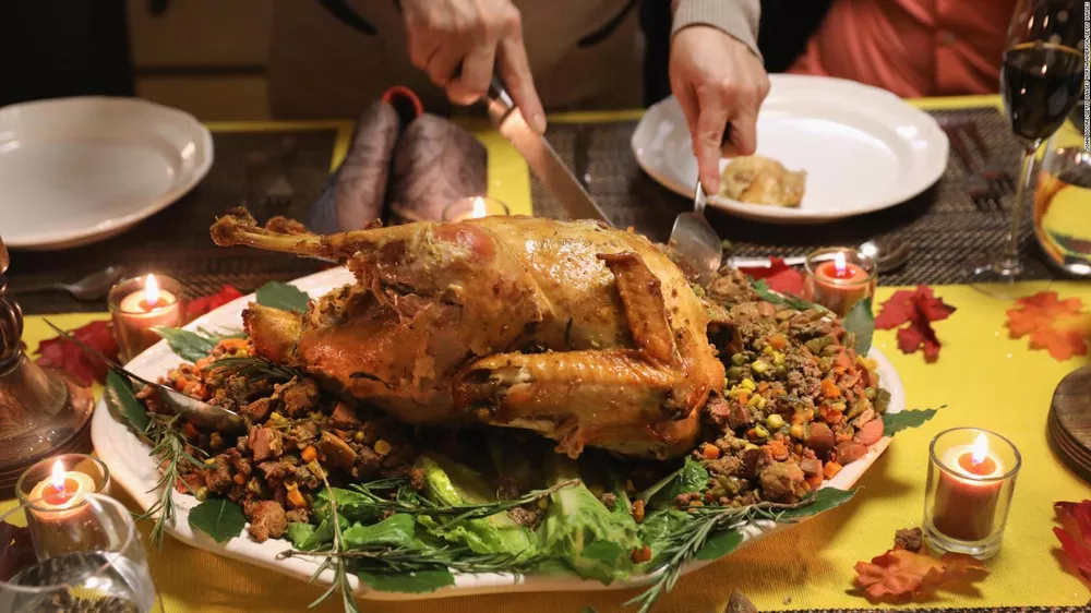 221103165704-dinero-thanksgiving-full-169