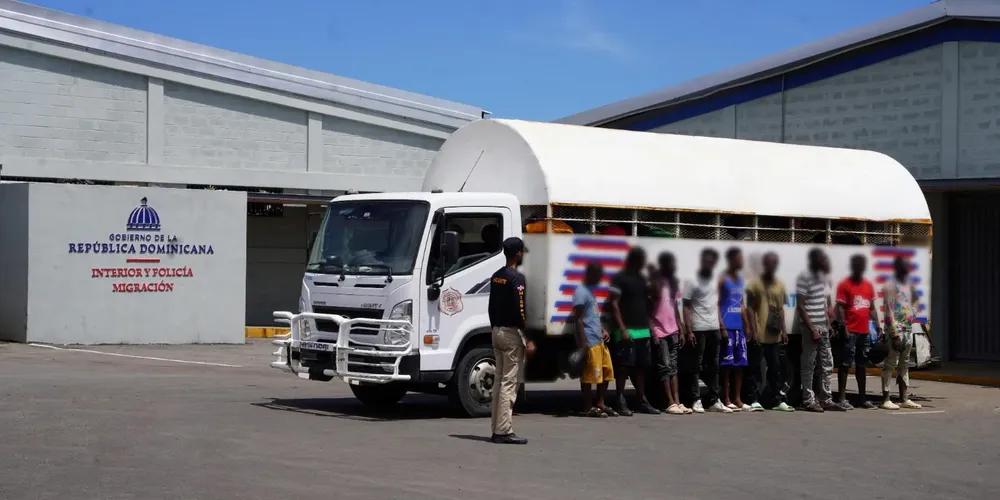 Operaciones-migratorias-dejan-saldo-de-1243-haitianos-detenidos-y-1082-deportados-Foto-Fuente-Externa-e1746634313542