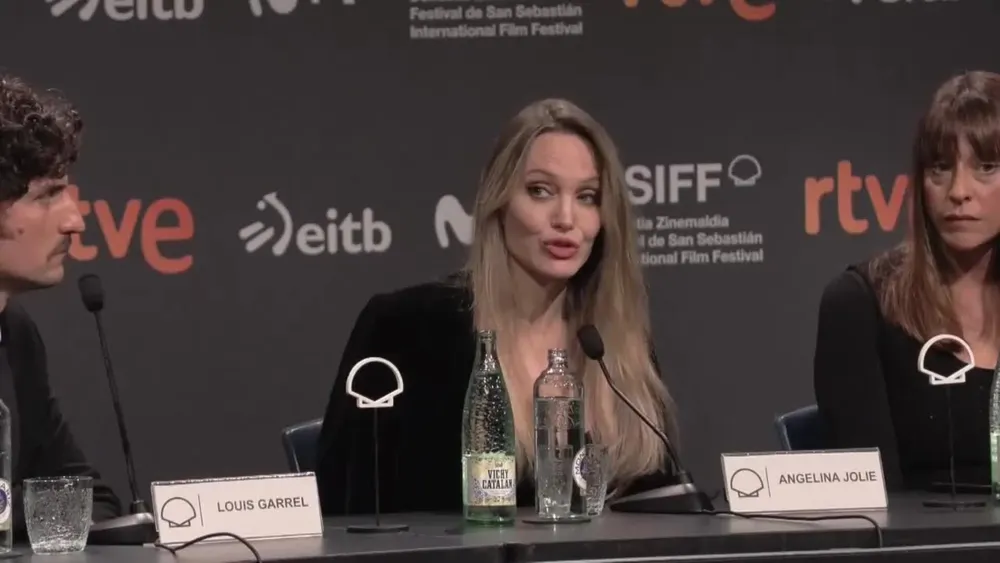 VIDEO-angelina-jolie-pais-reconozco