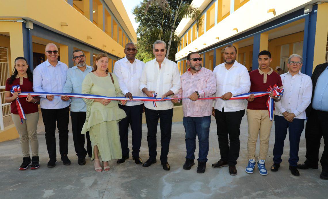 Abinader-inaugura-1140x694