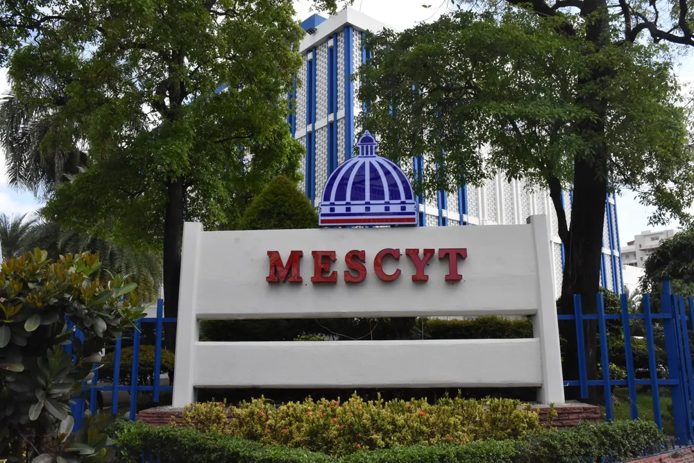 MESCYT-ordena-extender-programa-de-ayuda-para-estudiantes-dominicanos-en-Cuba.-scaled
