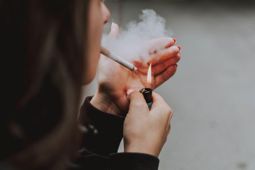 selective-closeup-shot-female-lighting-up-cig.width-1920