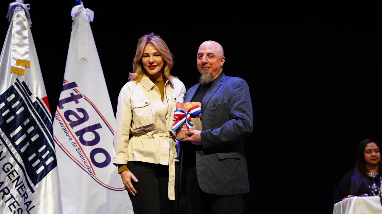 La ministra de Cultural, Milagros Germán, en compañía de Jason Camelio, vicepresidente de Iniciativas Globales de Berklee College of Music