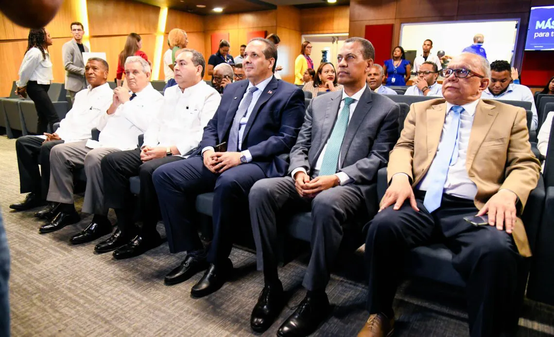 Salud-Publica-y-SNS-aseguran-que-2025-ha-transcurrido-sin-muertes-por-dengue-1140x694