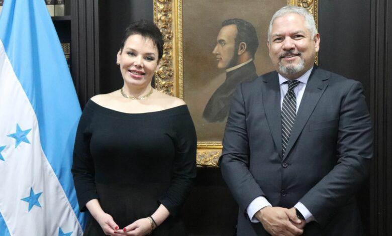 Beatriz-Valle-renuncia-como-Embajadora-de-Honduras-en-Canada-780x470