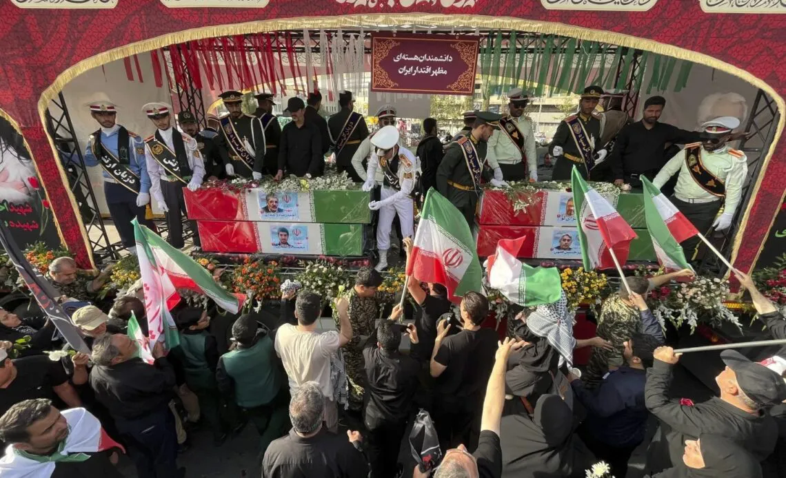 Teheran-funerales-1140x694