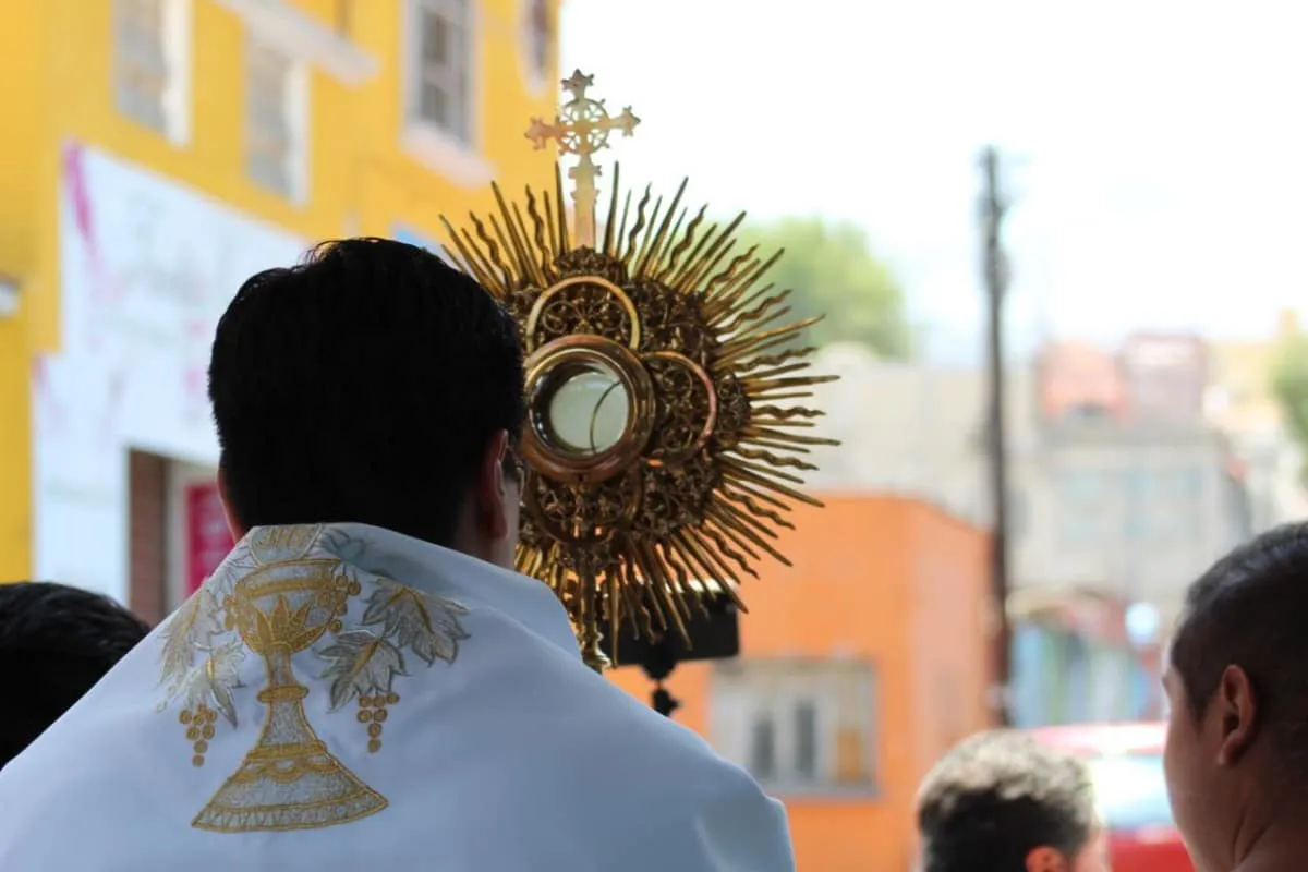 procesion-con-el-santisimo