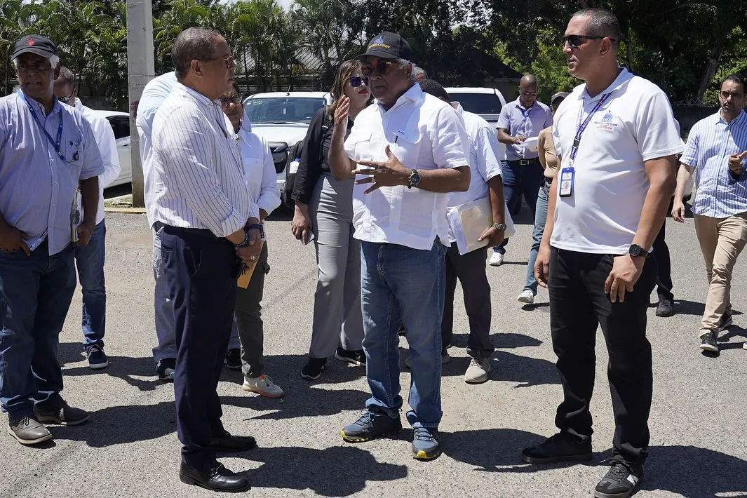 La Vega - En su recorrido de supervisión por el Cibao, el director general de @dgbnrdo y ejecutivo honorífico del @cea_rd, Dr. Rafael Burgos Gómez, visitó este viernes el edificio Juan Pablo Duarte (Huacalito)   en 