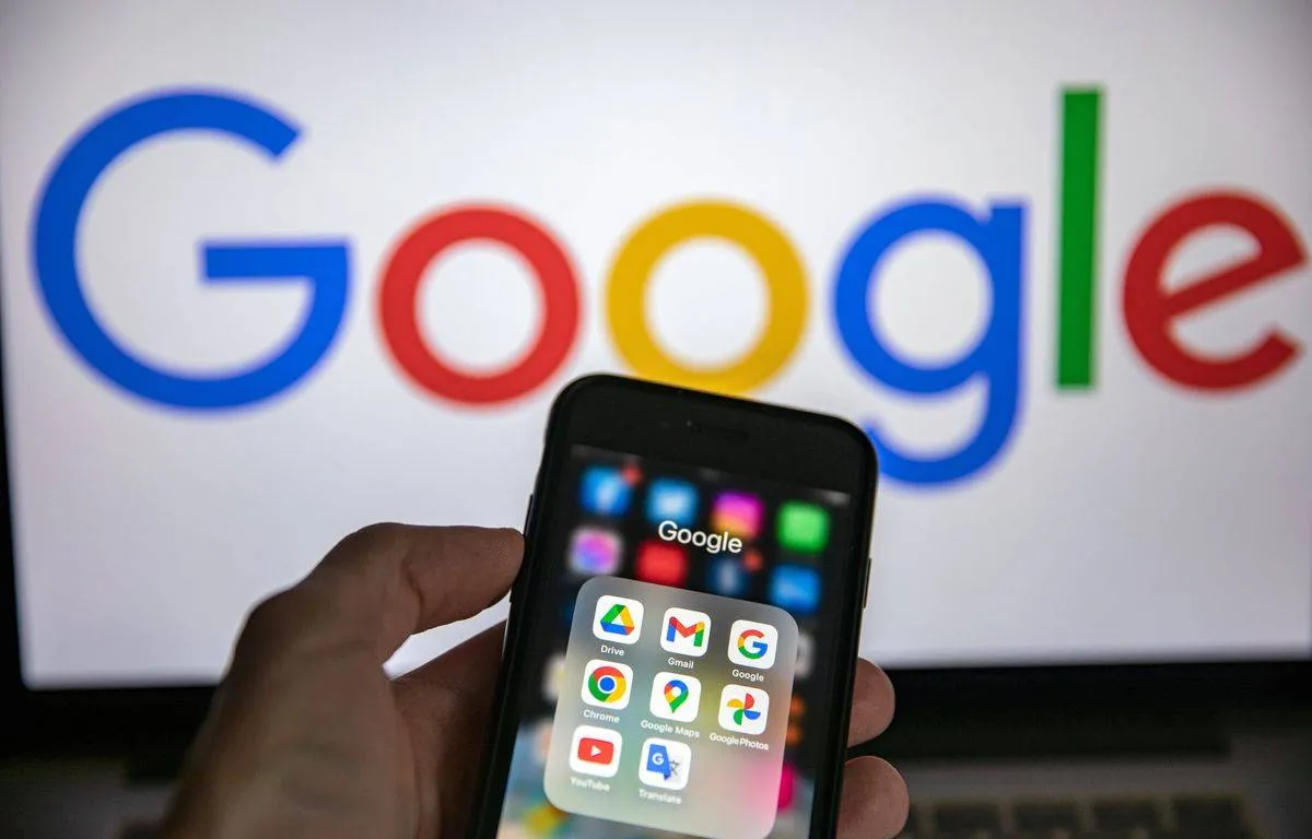 1200x768_in-this-photo-illustrations-google-apps-seen-displayed-on-a-smartphone-the-european-union-eu-court-upheld-a-4-billion-euro-fine-for-google-onur-dogman-sopa-images-sopaimages-odogman-002-2209151631-credi