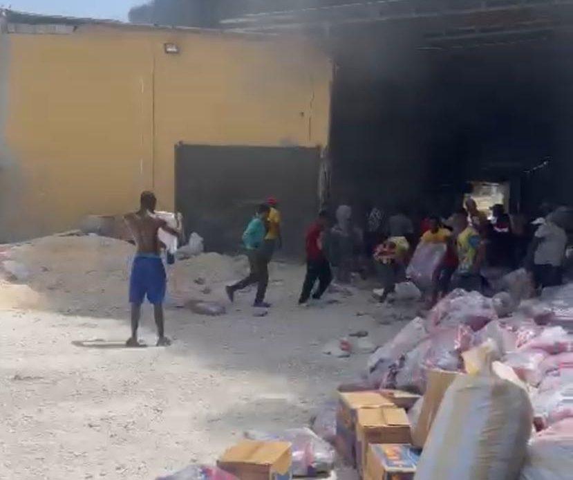 Incendio-Merado-binacional-de-Jimani-829x694