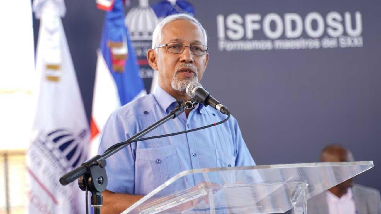 thumbnail_Ángel Hernández destaca rol del director de centro para lograr transformación educativa (8)