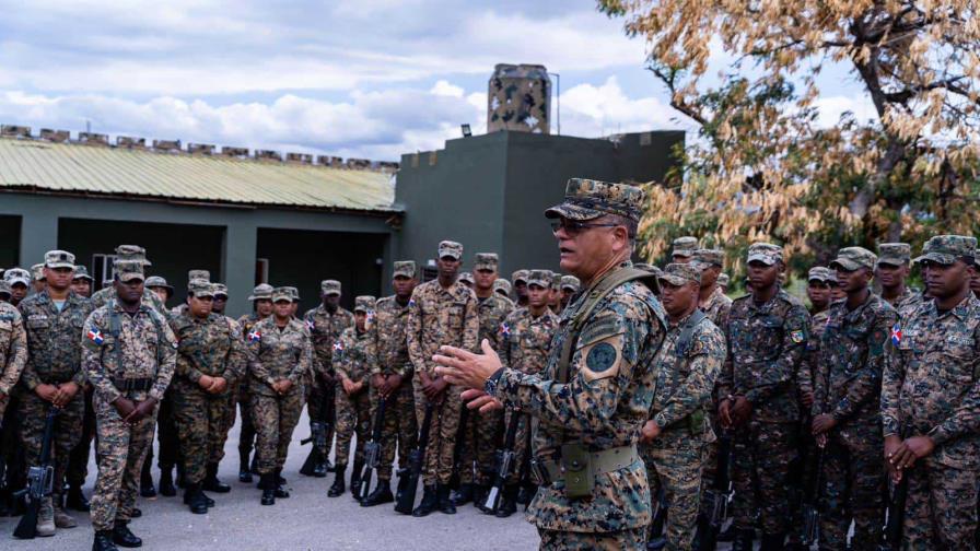 comandate-del-ejercito-inspecciona-zona-sur-y-suroeste-de-la-frontera-focus-0.14-0.05-896-504