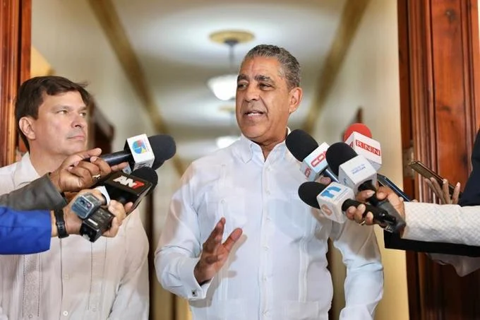 adriano-espaillat-califica-como-alegacion-maliciosa-comunicado-de-ee-uu-contra-rd (1)