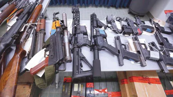imagen-apresan-a-sacerdote-en-haiti-por-supuesto-trafico-de-armas-de-alto-calibre-11102731-focus-0-0-608-342