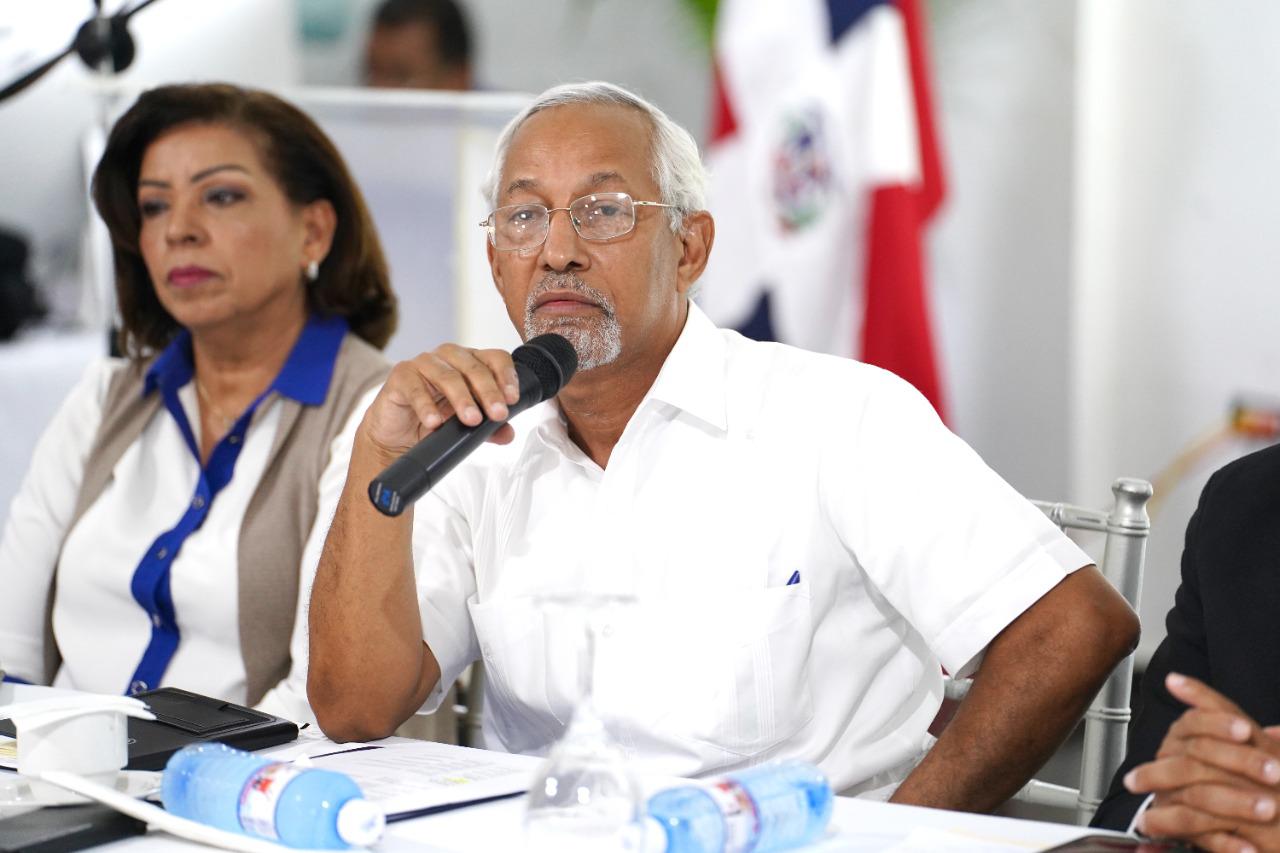 Ángel-Hernández-ministro-de-Educación