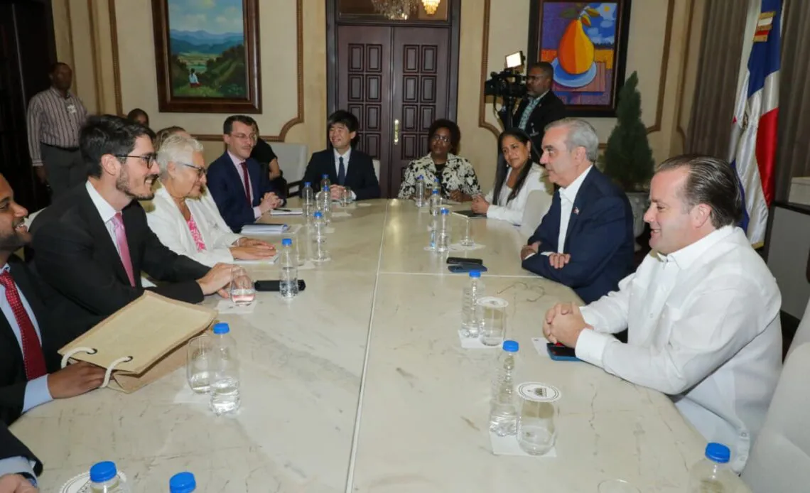 bm-visita-a-Abinader-1140x694