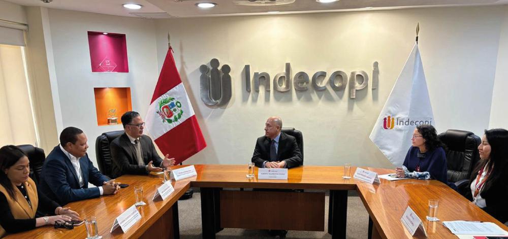 Director-de-Pro-Consumidor-Eddy-Alcantara-se-reune-con-su-homologo-de-Peru-Alberto-Villanueva-Eslava