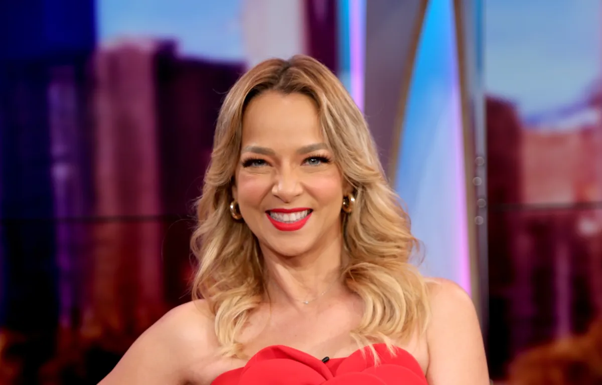 Adamari-Lopez-10