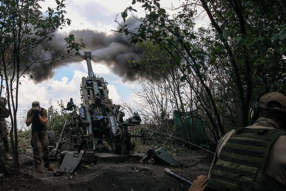 EuropaPress_4600606_filed_28_july_2022_ukraine_____ukrainian_soldiers_fire_an_m777_howitzer_in-scaled